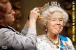 S10.-Portrait-La-Reine-Elisabeth-By-Donald-Trump.jpg